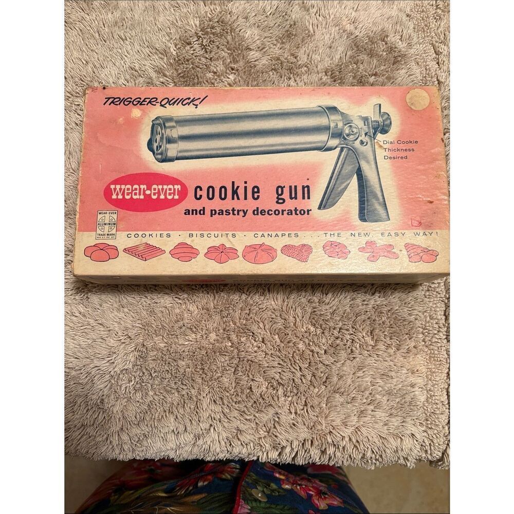 WEAR – EVER cookie gun and paste  decorator gun kit with box and recipes vintage